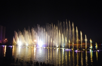 江蘇濱海清坎河湖面音樂(lè )噴泉